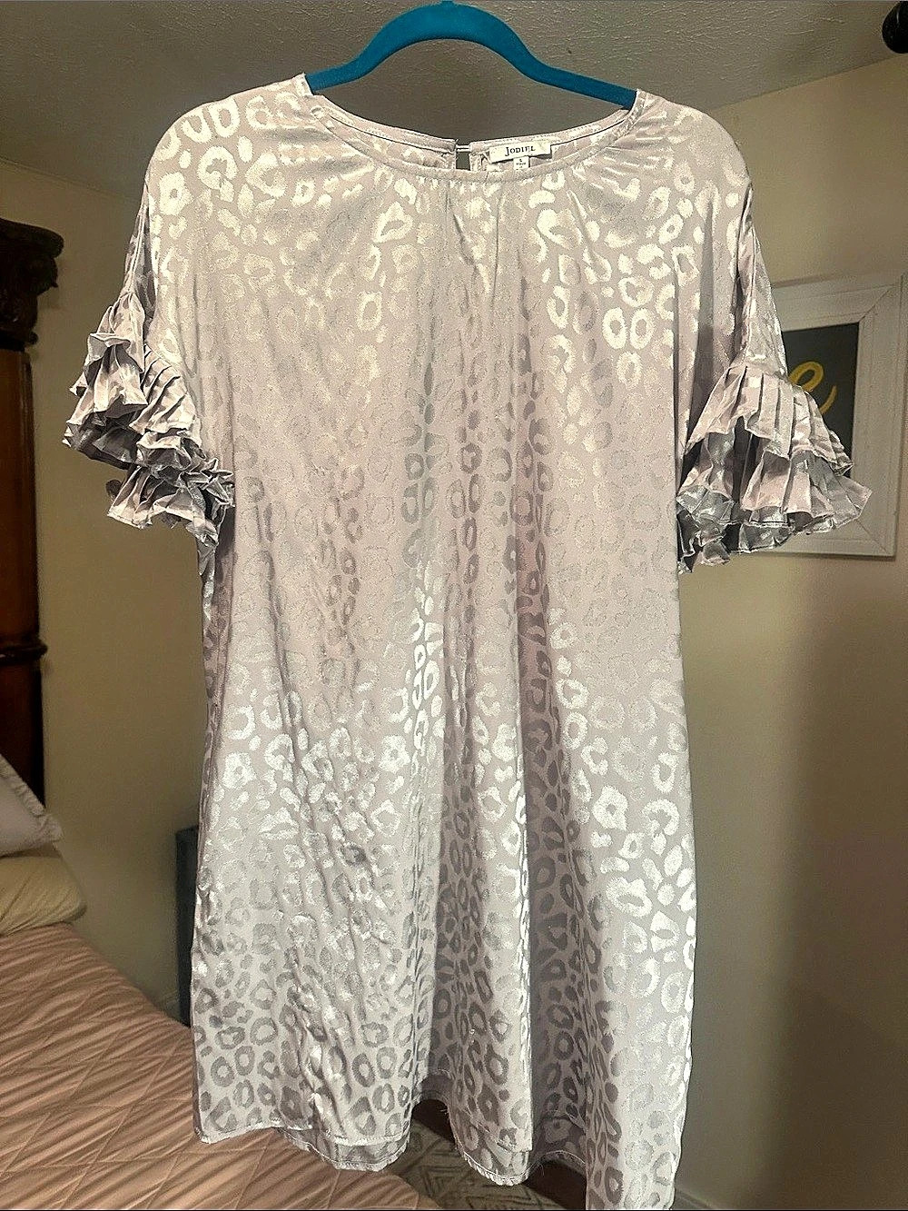 Jodifl Satin Leopard Print -Ruffle Sleeve Dress Ruffle Sleeve Midi Dress- size s